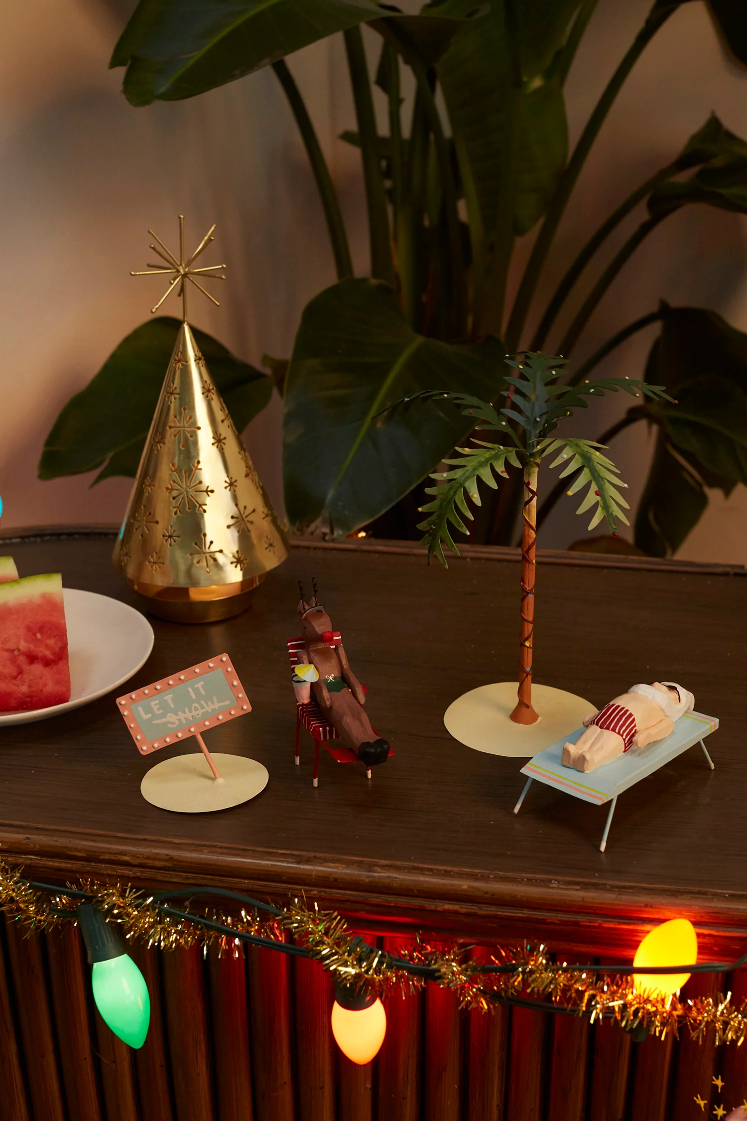 Christmas Getaway Scene By Accent Decor - Image 4