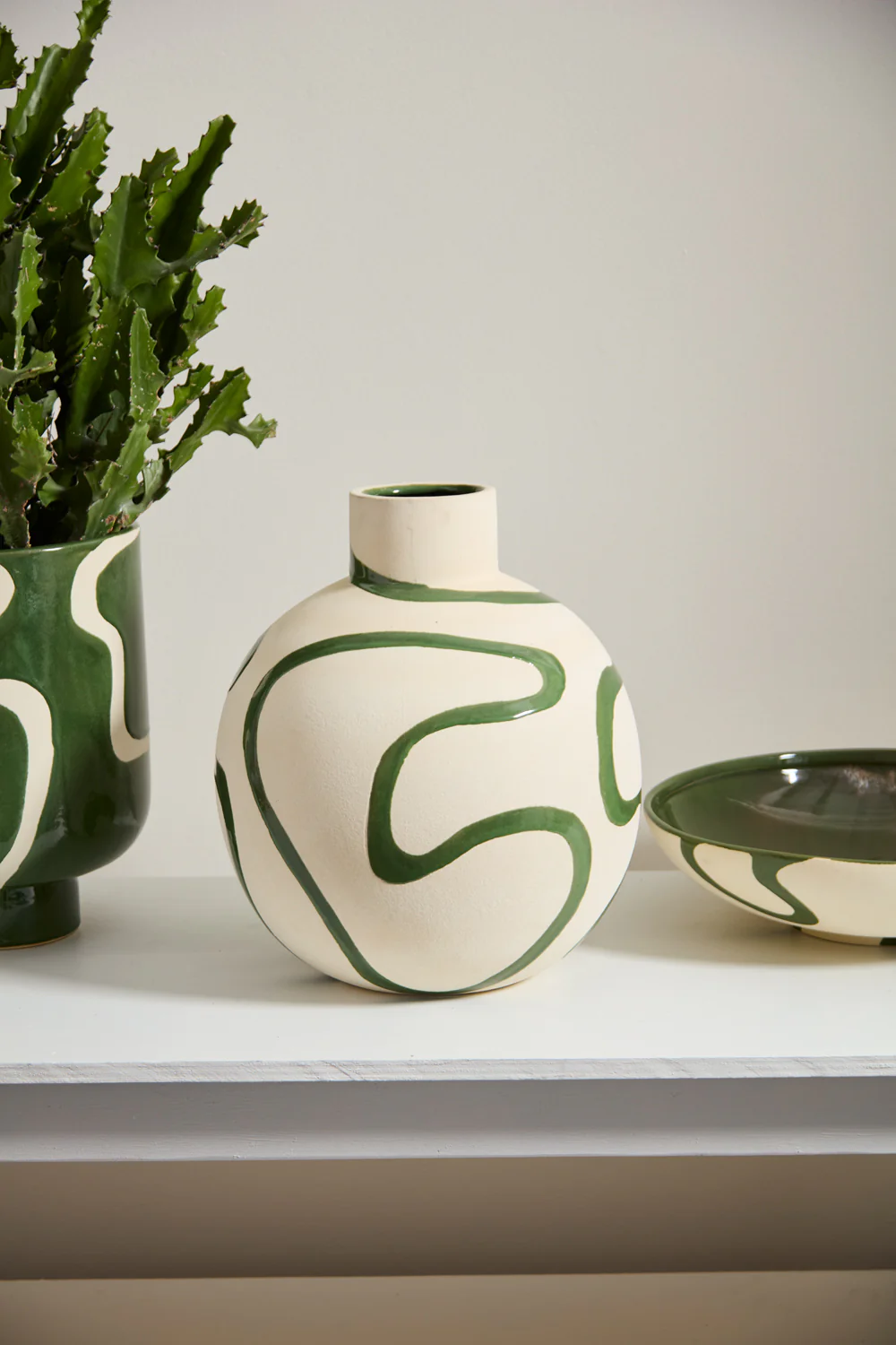 Curvature Vase By Accent Decor - Image 5