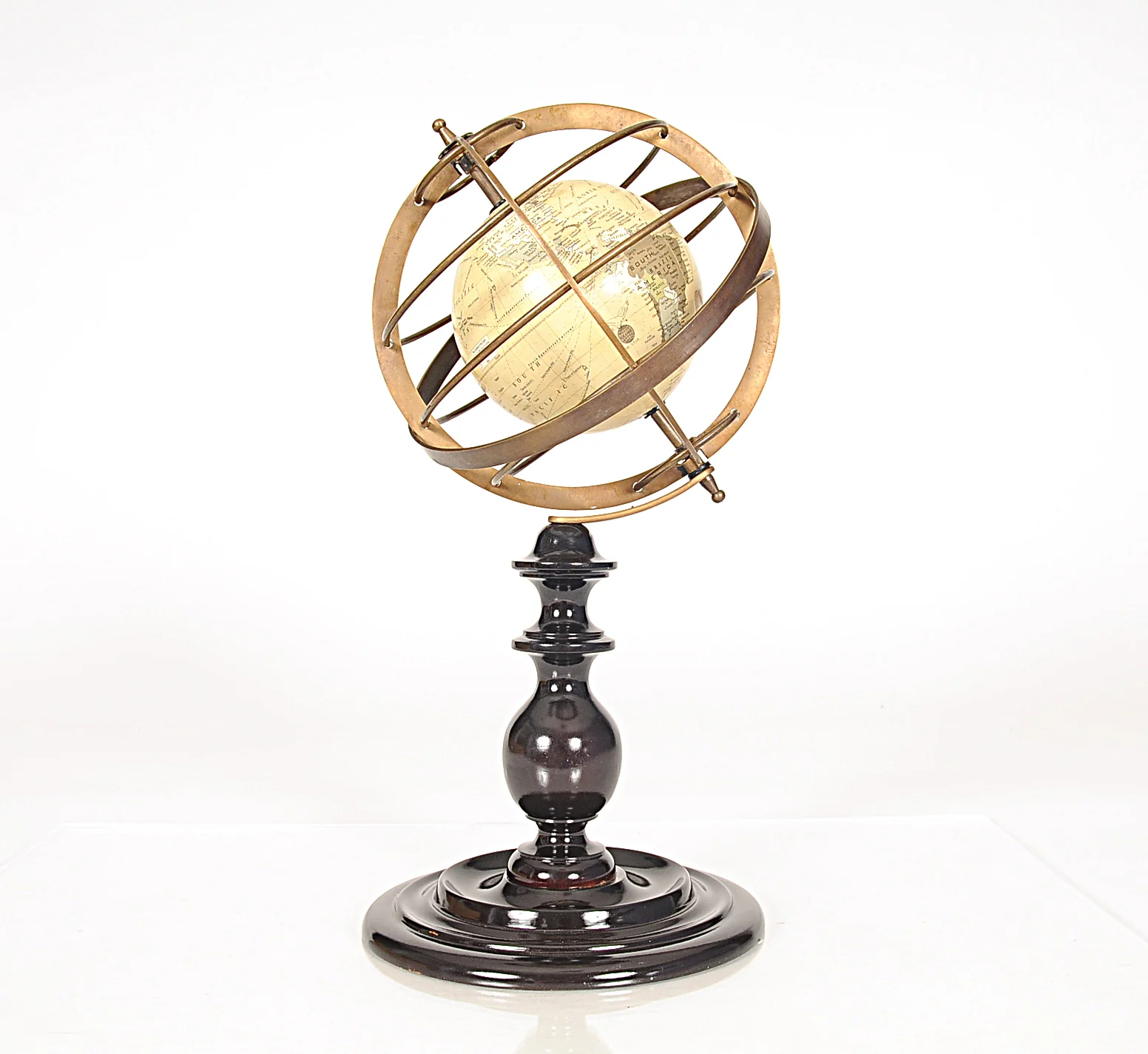 Globe in Brass Rings By Homeroots