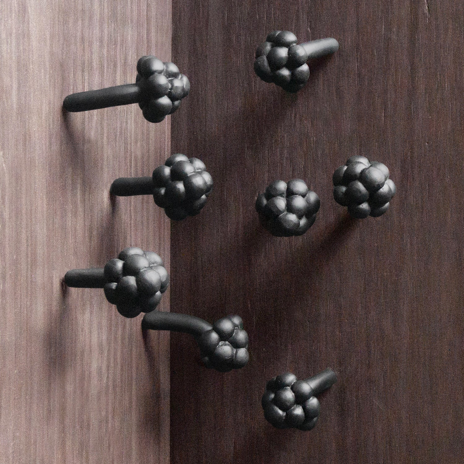 Wall Play™: Daisy, Black By Gold Leaf